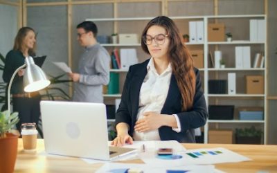 ¿Cómo prevenir los riesgos laborales durante el embarazo?