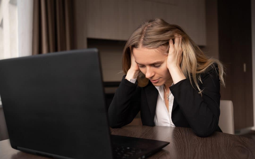 ¿Qué es el acoso laboral o mobbing? Definición, tipos, ejemplos y consecuencias